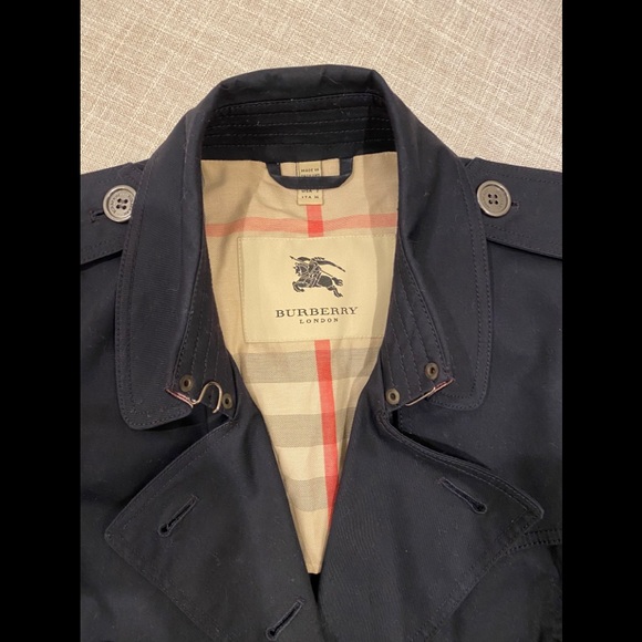 ❌SOLD❌ BURBERRY (Rare) Short-sleeved Double-breasted Top - Picture 6 of 7